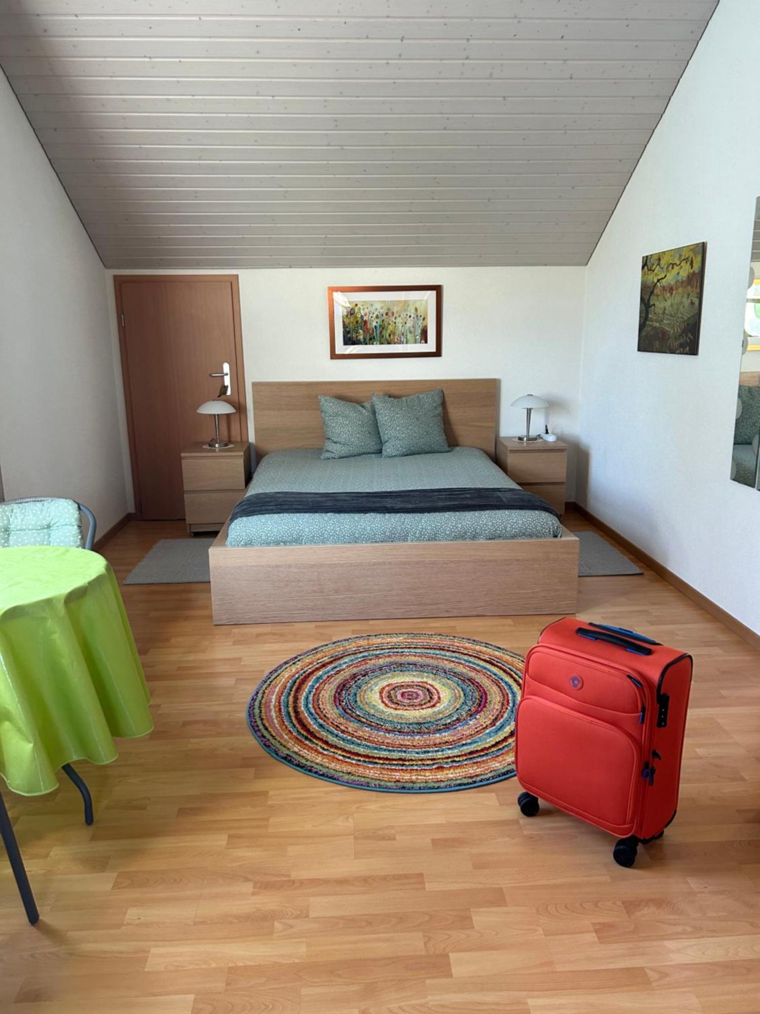 Queen Guest Room Mont-sur-Rolle 外观 照片